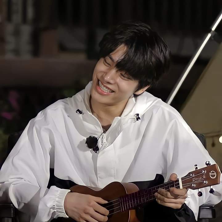 vivithedino_'s tweet photo. Jake ,pls always know that we love you so so much..we really do♡ 

jake smile
jake smart
jake star
jake style
jake shine

제이크 사랑해
제이크 좋아해
제이크 행복해
#ENHYPEN_JAKE 
#jakebestboy #Jake https://t.co/oqTJNwyPRK