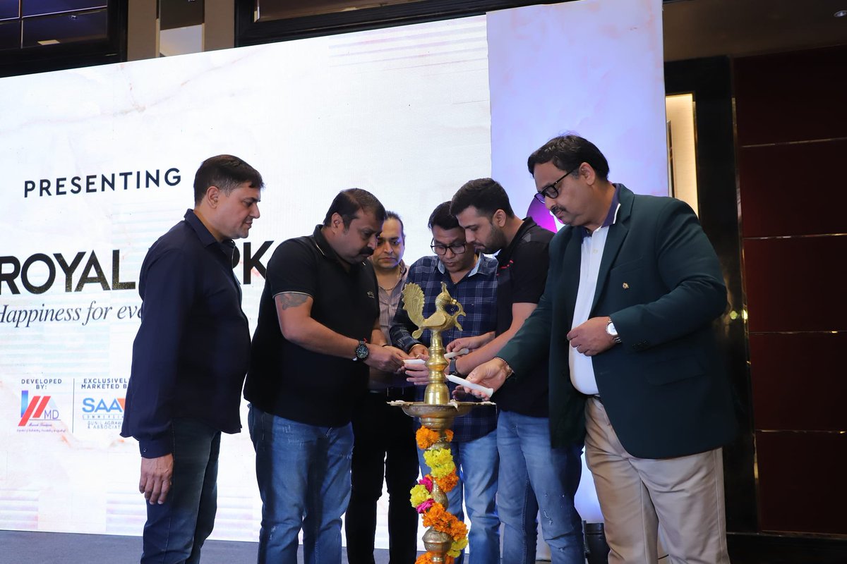 SAAIndore's tweet photo. A royal reveal of a remarkable set of opportunities.

Big Thank you to all our 100 + #channelpartners of Indore Realtors Welfare Association - IRWA MEMBERS for #participating in the #SAACOMMERCIALS launch meet and greet event.

Let's scale to greater heights #together !! https://t.co/w5OatsRKDC