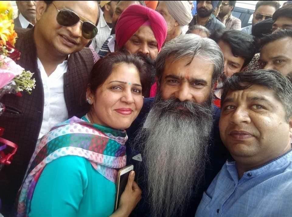 balraj_bhathal's tweet photo. Oops truth got out - one side of a coin #AAP arrest Ex. Cabinet Minister Ashu and other side of a coin is #AAP appointed Ex. cabinet Minister Ashu’s sister as a Deputy Advocate General. Is this investigation will be same as #AAP did with his Minister Singla #StopMakingFool https://t.co/OJHUDUktnr