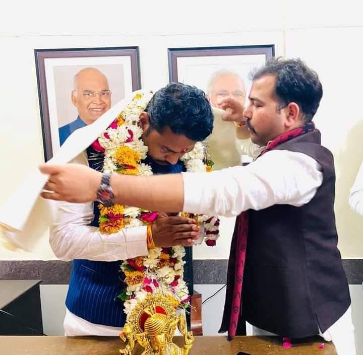 nikku_cool's tweet photo. मध्यप्रदेश के यशस्वी युवा नेता, भाजयुमो मप्र के अध्यक्ष, हमारे नेतृत्वकर्ता, प्रिय भाई वैभव पवार जी को जन्मदिन की हार्दिक बधाई शुभकामनाएं।
परमपिता परमात्मा से आपके यशस्वी दीर्घायु जीवन की कामना करता हूँ।
@vaibhavpawarmp 
@DevendraPSTomar https://t.co/Pjn0xEtqIZ