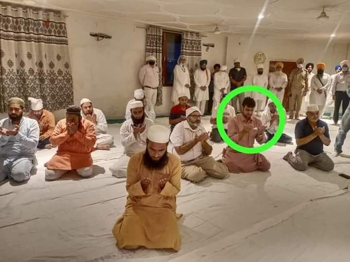 BaggaBjp's tweet photo. भाईचारा इतना मजबुत है कि गुरुद्वारा साहिब मे नमाज़ तो हो सकती है लेकिन भजन कीर्तन नहीं हो सकता है
#sgpc #DSGPC https://t.co/yzNLBwuvnr
