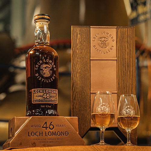 whiskylife_rkt's tweet photo. ＼国内わずか9本！／
ロッホローモンドより46年熟成が日本初上陸！

1974年蒸溜の原酒をファーストフィルとリフィルのアメリカンオーク樽で44年間熟成。その後も別の樽で後熟✨

「リマーカブル スチルシリーズ」の詳細はこちら🔽
https://t.co/0sFJRfq4nS

#ウイスキー #シングルモルト #スコッチ https://t.co/FsYCwwTXew