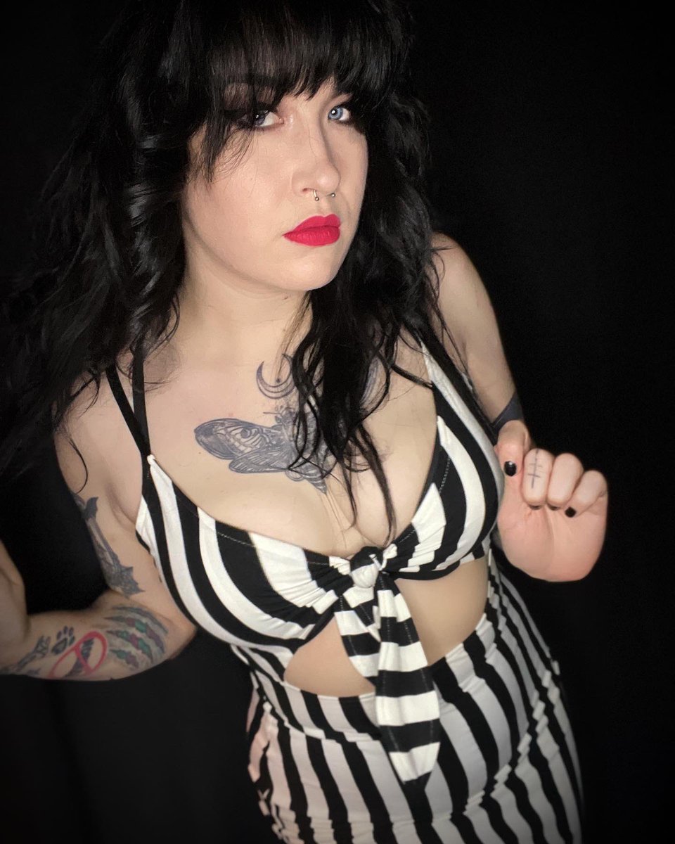 cloudydeaddoll's tweet photo. Dress:forestink beetle tie dress
Eyes: @NYXCosmetics
Lip/face @wetnwildbeauty
#forestink #alternativegirl #makeup #gothgirl #photography #gothmodel #alternativemodel #gothicfashion #model #wetnwild #spooky #fashion #girlswithtattoos #pinupgirl #calimodel
#nyxcosmetics https://t.co/HksknmsBQw