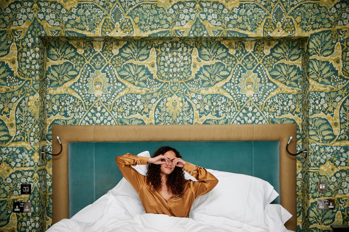 cppluxury's tweet photo. Rocco Forte’s Brown’s Hotel in London debuts expertly created sleep experience
https://t.co/IjFfQYdRTN
#RoccoForte #RoccoForteHotels #Browns #BrownsHotel #London #sleep #sleepexperience #ForteWinks #IreneForteSkincare #Yolke #MastersofMayfair #luxury @RF_Hotels @Browns_Hotel https://t.co/p7KPcbZk7d
