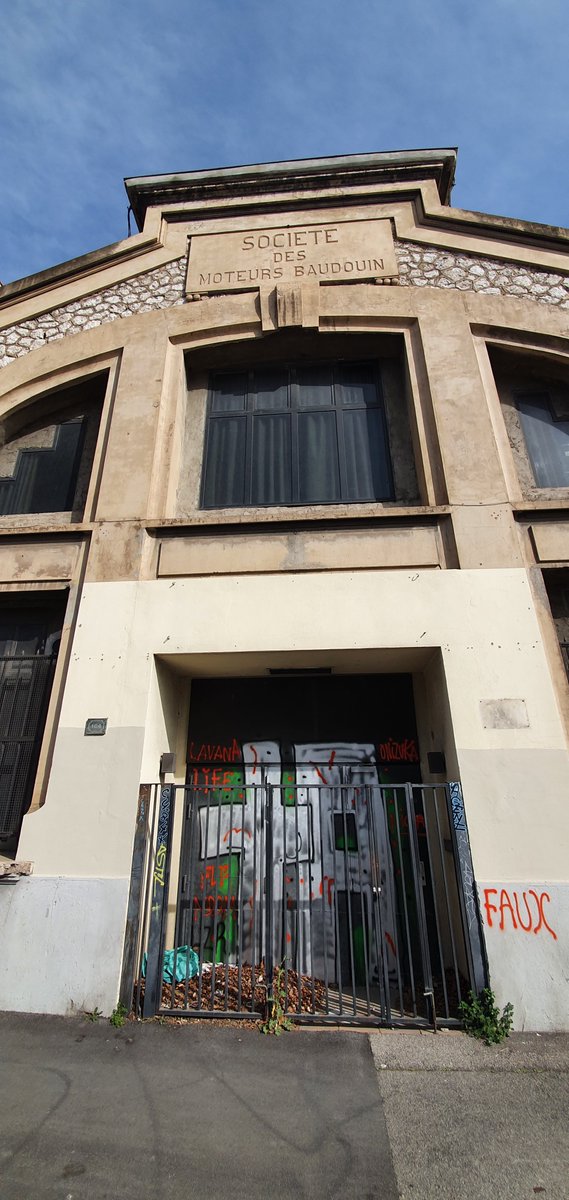 DavidLaMars's tweet photo. Permis accordé pour démolir la maison de maître en vue de créer une voie et un jardin public. La Halle des Moteurs Baudouin est épargnée. "Compte tenu de la valeur patrimoniale, il est considéré que l'édifice fait partie de l'intégrité architecturale du quartier" écrit la #Soleam https://t.co/ILQSMkv2Rk
