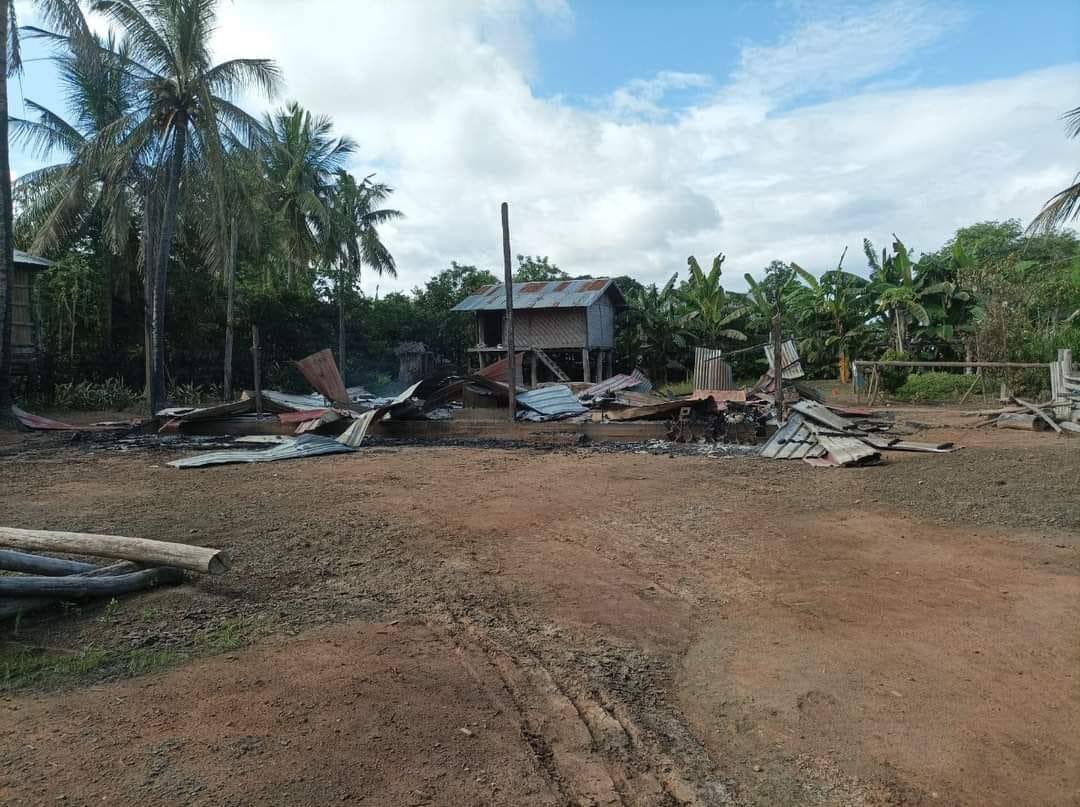 TTFR__Myanmar's tweet photo. SAC terrorists burnt down all the residential properties following they had stormed NyaungKone village, Kanbalu tsp, Sagaing division yesterday.  #2022Aug23Coup #CrimesAgainstHumanity #WhatsHappeningInMyanmar https://t.co/wq6YzddMkj