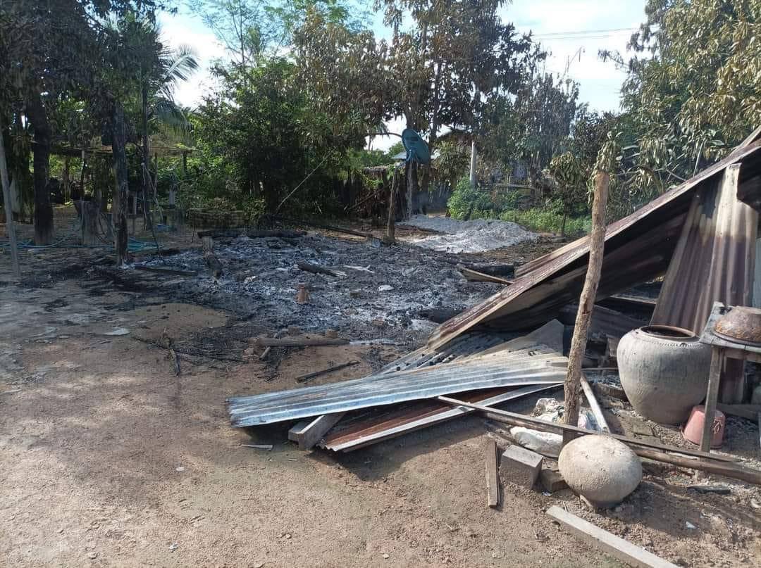 TTFR__Myanmar's tweet photo. SAC terrorists burnt down all the residential properties following they had stormed NyaungKone village, Kanbalu tsp, Sagaing division yesterday.  #2022Aug23Coup #CrimesAgainstHumanity #WhatsHappeningInMyanmar https://t.co/wq6YzddMkj