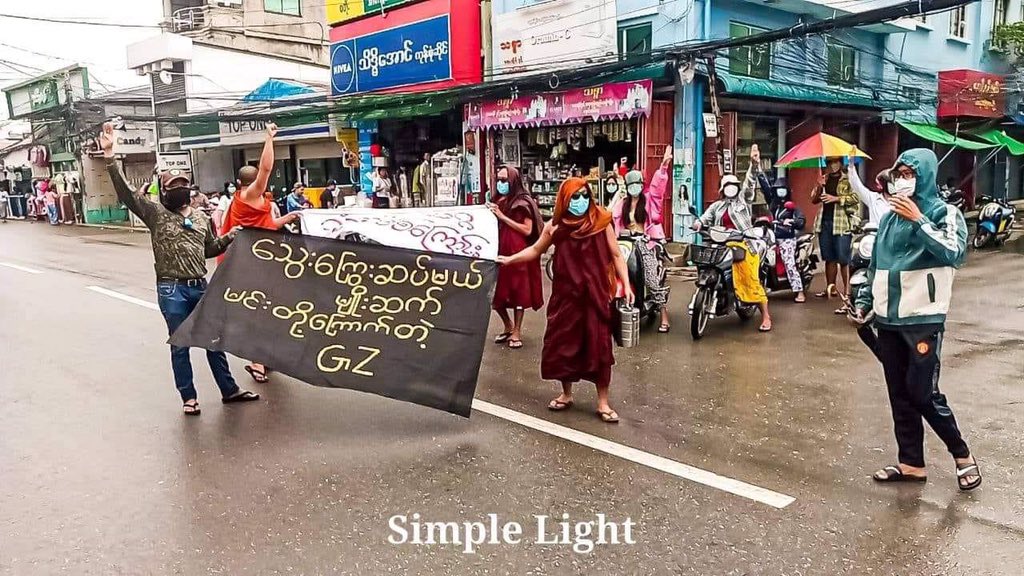 TTFR__Myanmar's tweet photo. Mandalay’s Revolutionary Alliance Strike marched and chanted revolutionary slogans to overthrow the military dictatorship and to overturn the age of fear.   #2022Aug23Coup #CrimesAgainstHumanity #WhatsHappeningInMyanmar https://t.co/oqdLp26eXZ