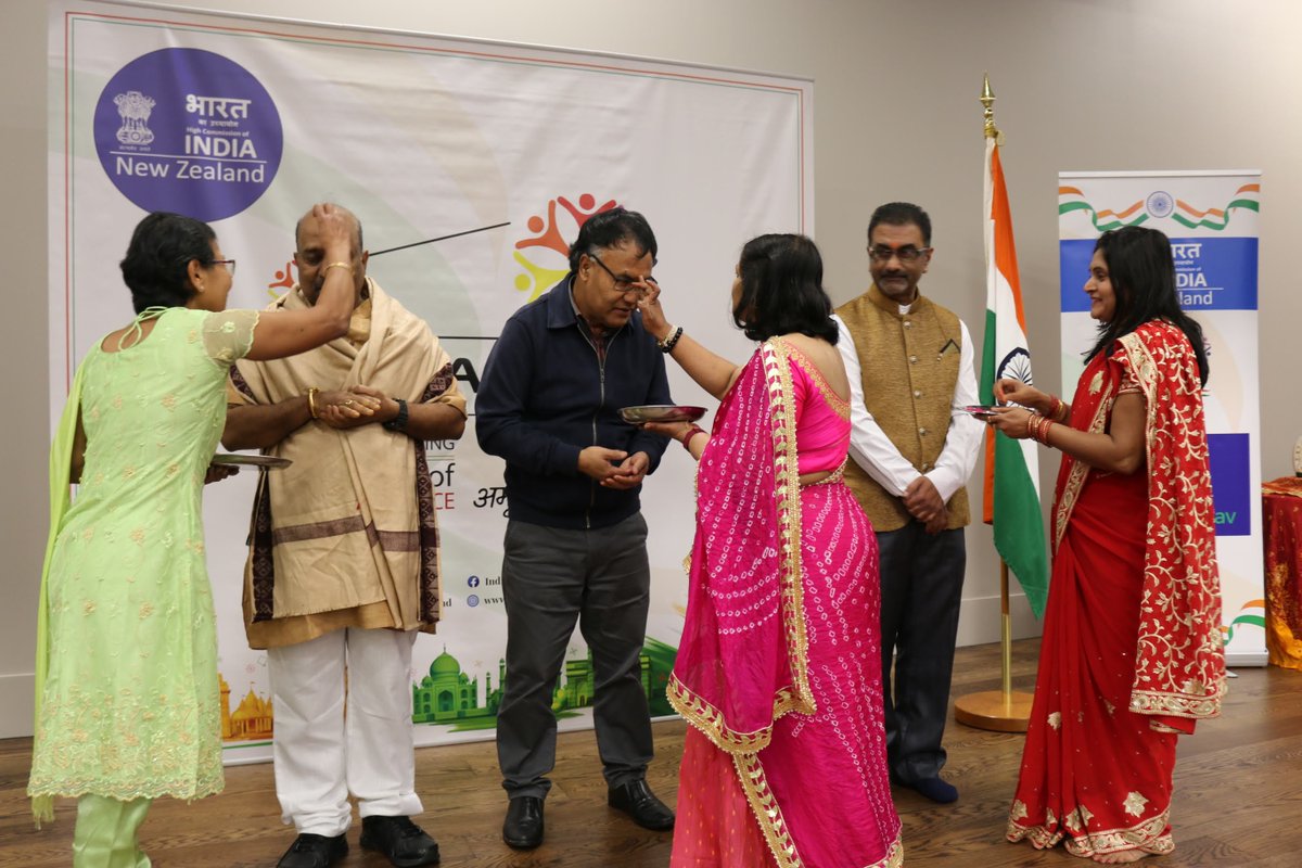 IndiainNZ's tweet photo. #AmritMahotsav 
Members of Wellington Hindu Council tie Rakhis to @MayorOfWelly, @GregOhariu, @nzpolice &amp; members of Indian community to make the cultural &amp; social bonds strong. @IndiainNZ supported the event.
@MEAIndia @M_Lekhi @BhavDhillonnz @iccr_hq @narendramodi_in @PIB_India https://t.co/dLYzqZd3pB