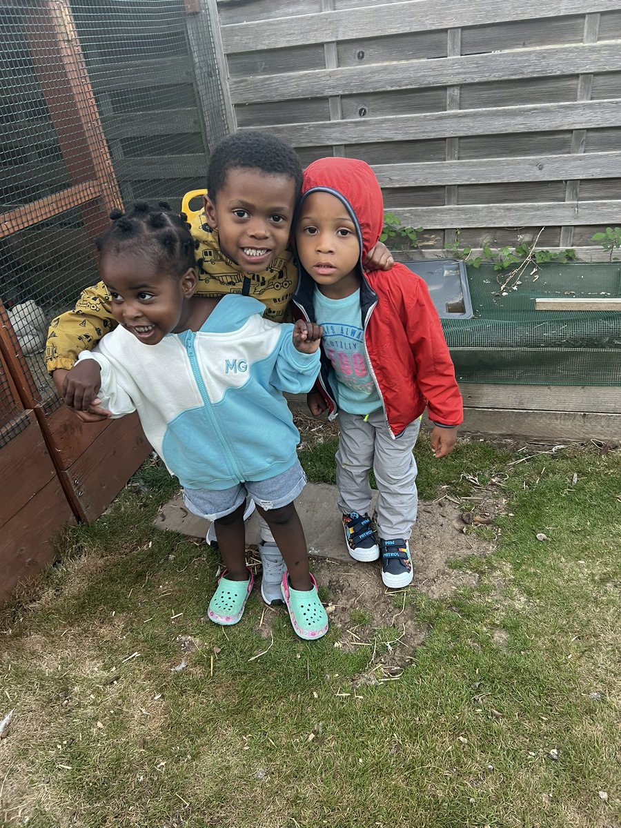 marthamutikani's tweet photo. A weekend of fun,laughter just joyful walking and celebrating summer thanks to Anne Kneebone for a full packed 4 hours taking us on the walk to the river play area! After living here for a year l had not played a game of table tennis it was awesome! Thanks to my helpers #isfield https://t.co/4h88M6WXhr
