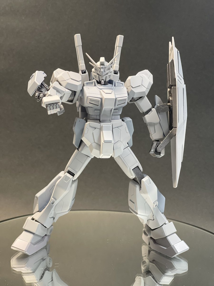 息子のHGトリスタン塗装終わりました！肩や腰の3mmのスジボリをやってみたかった。腰は残骸だったHGゴットを使って無理矢理可動するようにしました。が、絶対他のキット使った方がいいです！腕ガトもつけられるし、バトオペの格闘ポーズとかも取れます♪
#トリスタン 
#ガンプラ好きな人と繋がりたい