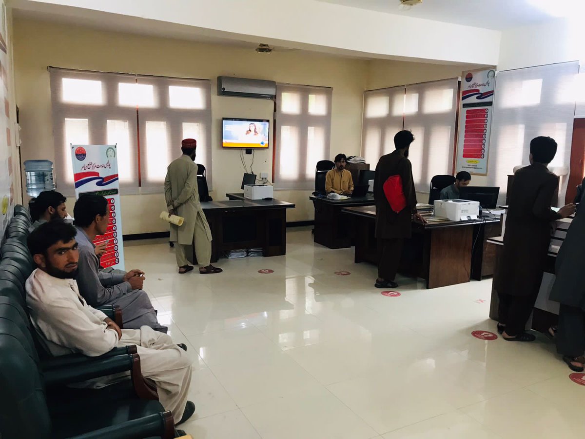 An important initiative of #GilgitBaltistanPolice to improve public service delivery in #Diamer #GilgitBaltistan, the Police Khidmat Markaz (PKM) at Chilas has been made functional; where many Police services; #CharacterCertificate, #DrivingLicenses etc. are being provided.