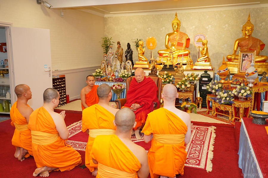 DMCupdates's tweet image. คณะพระภิกษุสงฆ์วัดพระธรรมกายเนเธอร์แลนด์ ได้เดินทางไปถวายสักการะสามีจิกรรมแด่พระธรรมพุทธิวงคั่ วัดพุทธาราม ประเทศเนเธอร์แลนด์ dmc.tv/a28546