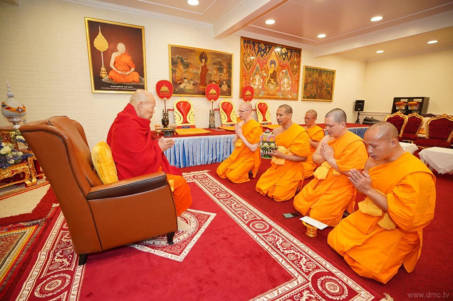 DMCupdates's tweet image. คณะพระภิกษุสงฆ์วัดพระธรรมกายเนเธอร์แลนด์ ได้เดินทางไปถวายสักการะสามีจิกรรมแด่พระธรรมพุทธิวงคั่ วัดพุทธาราม ประเทศเนเธอร์แลนด์ dmc.tv/a28546