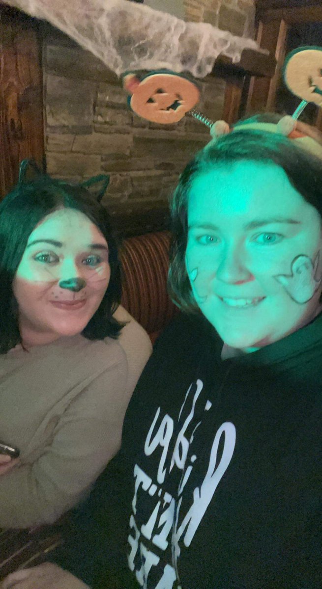sarahgrant155's tweet photo. Night out with Chrissy Mac & the gang at Halloween @EimearBoggs97 💙🎶 #ChrissyMac #FrontierBar #Bridgend #havinthecraicwithchrissymac https://t.co/qFXpoaKgDR