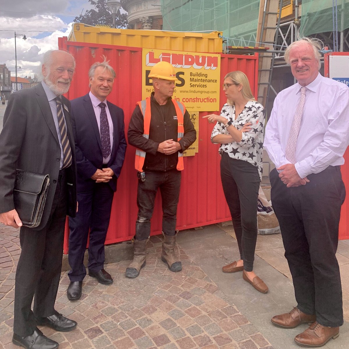 I visited Gainsborough Market Place with the leaders of @WestLindseyDC to investigate the renewal works there — the fruits of levelling-up funds I pressed the Government hard for.