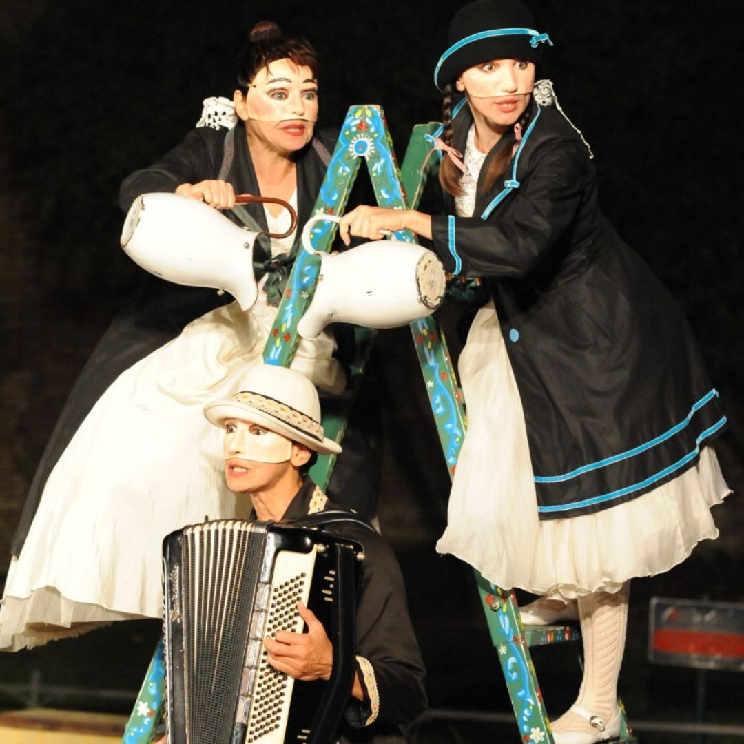 culture_roma's tweet photo. Spettacoli teatrali, performance, incontri, visite, laboratori, questo e molto altro è #Scenarte, il festival internazionale del teatro urbano.
Mercoledì 24 agosto appuntamento nell’antico Borgo di Cesano per i percorsi di scrittura itineranti: https://t.co/N8JtrpqezD https://t.co/cIdrnTvwgY