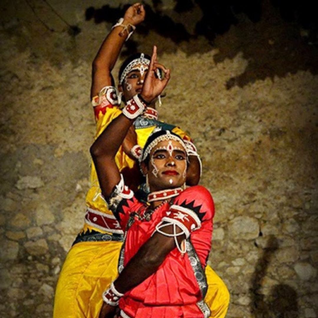 culture_roma's tweet photo. Spettacoli teatrali, performance, incontri, visite, laboratori, questo e molto altro è #Scenarte, il festival internazionale del teatro urbano.
Mercoledì 24 agosto appuntamento nell’antico Borgo di Cesano per i percorsi di scrittura itineranti: https://t.co/N8JtrpqezD https://t.co/cIdrnTvwgY