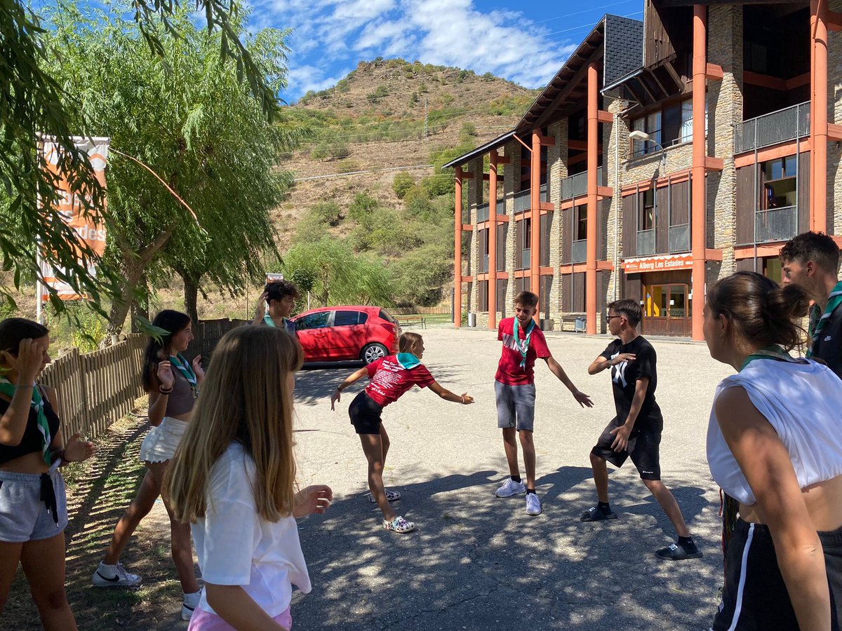 colborreda's tweet photo. 🎲 Matí de gimcana, jocs i proves pels exteriors de la casa de colònies. Seguim! 🙌

#Camells22 #PallarsSobirà #ColBorredà #estiu https://t.co/wwO1EBwuD3