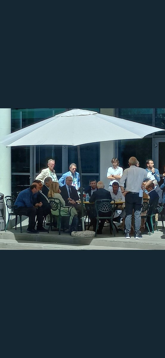 Aperitivo tra mafiosi
#italia #votazioni #ElezioniPolitiche22 #merde #mafiosi #meloni #salvini #letta