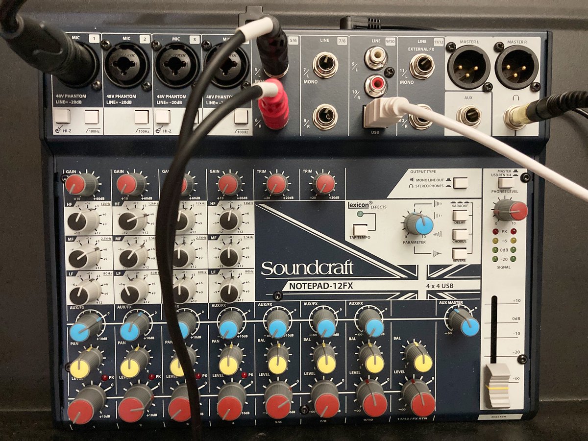 zousansense's tweet photo. 配信用ミキサー新調✨はっきり言って、すんごく使いやすい💡リバーブむっちゃ自然✨AG06みたいなコンプレッサーがなくて初め不安やったけど、そんなのカンケーねー❗️ただ「おりゃぁー」って本気で歌ったら音割れしてないのに、ヘッドホンの音が異常な振動をする🤣🤣🤣#notepad12fx #サウンドクラフト https://t.co/lwoJ6BEpe8