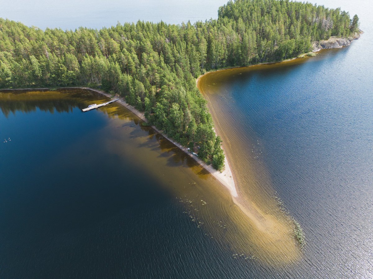 Raintsaari on harjusaari, jonka paikoin pilkistäviltä kallioalueilta on hienot näkymät Luonterin vesistöön.

Lisätietoja 👉 saimaageopark.fi/kohteet/raints…

#saimaageopark #UNESCOGlobalGeopark
