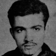 نعرّف أنفسنا الفخورة ألف مرّة ببطل من أبطالنا الثوريين، أساطير الشجاعة والتضحية لأجل حرية المضطهدين

الرفيق القائد الشهيد نايف

انضم إلى صفوف رفاقه المقاتلين في ثورة ظفار المجيدة [1968-1976] ضد جيوش نظام الاستعمار البريطاني - السلطاني. توفي على أرض الحرب الثورية في ظفار، عمان.