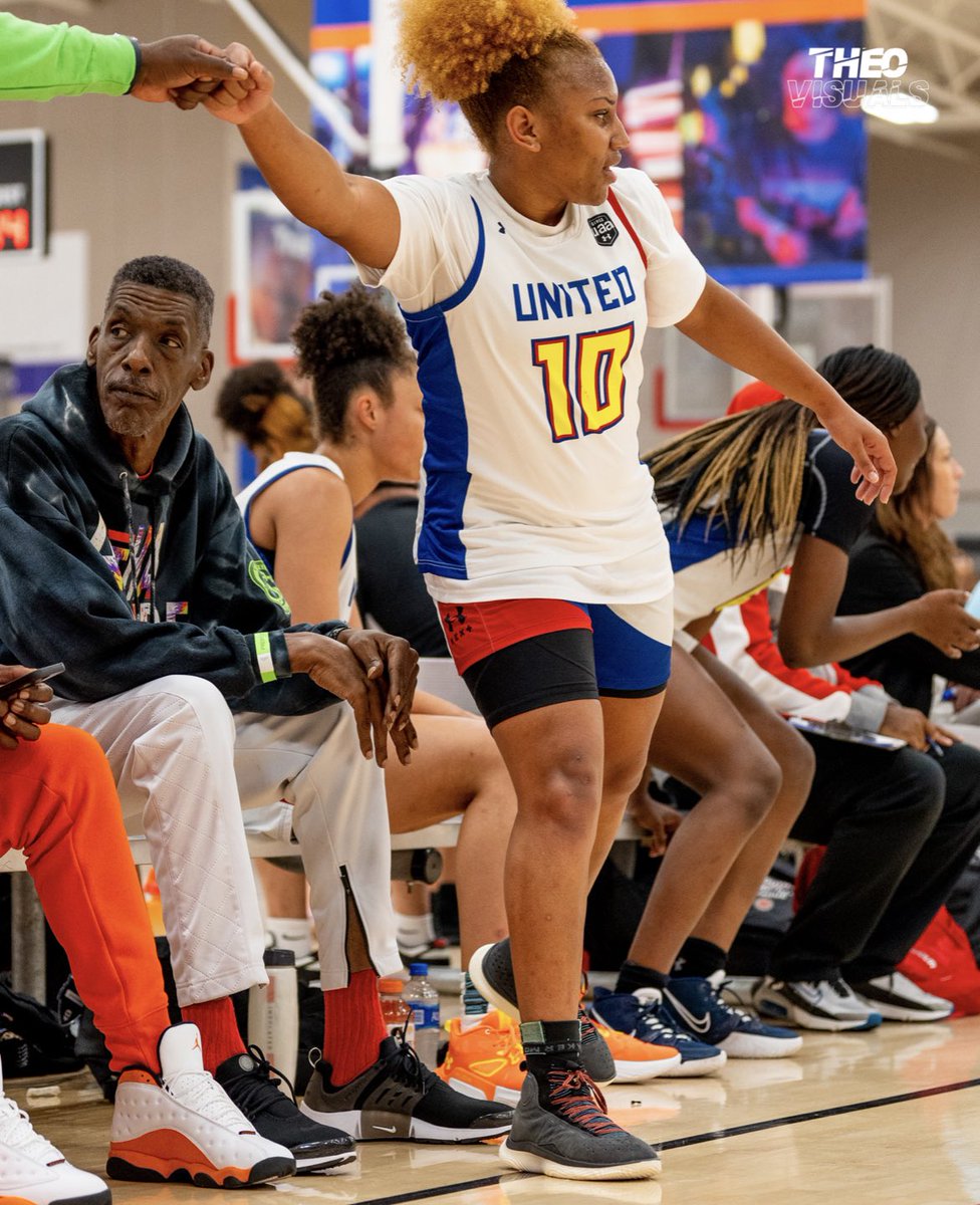 Reniya Kelly tweet media