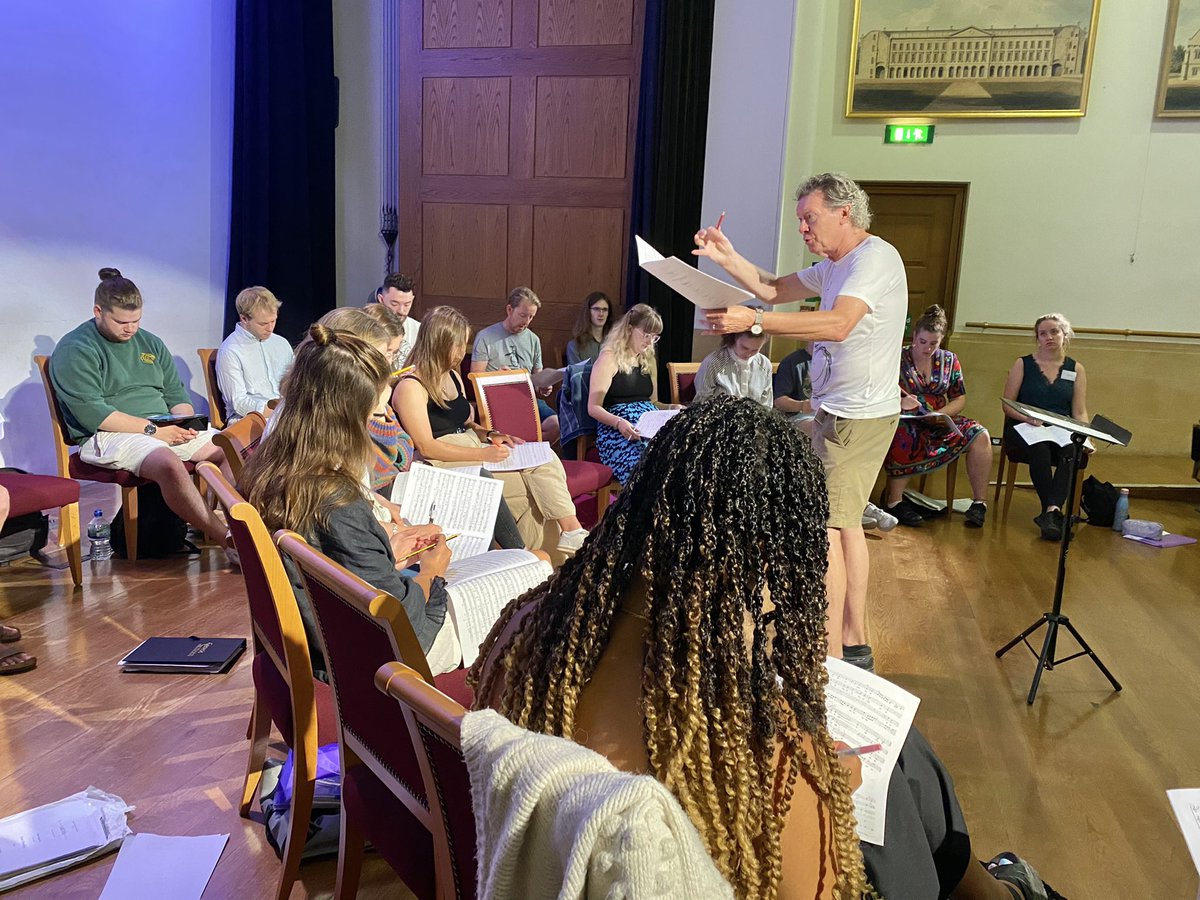GenesisSixteen's tweet photo. Day 2 @magdalenoxford &amp; lots of fun being had already! Healthy SOVT* straw warm ups with @ejdougan, rehearsals with Harry, &amp; introducing our new conducting scholar @ShottonLiv. We’re v.excited to start working with her #WatchThisSpace to get to know her too!🤩 @Genesis_Fndn [1/2] https://t.co/vwF0CVTJdq