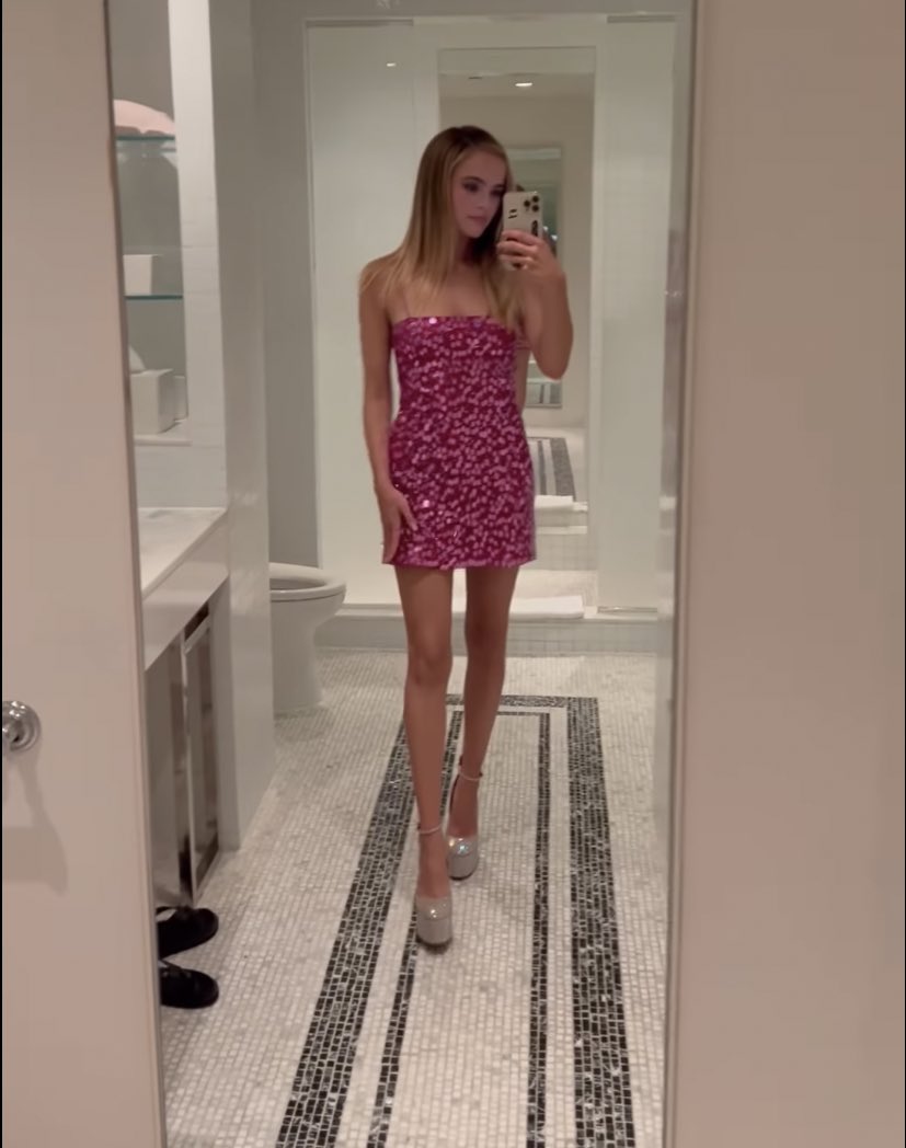 Zoey Deutch. tweet media