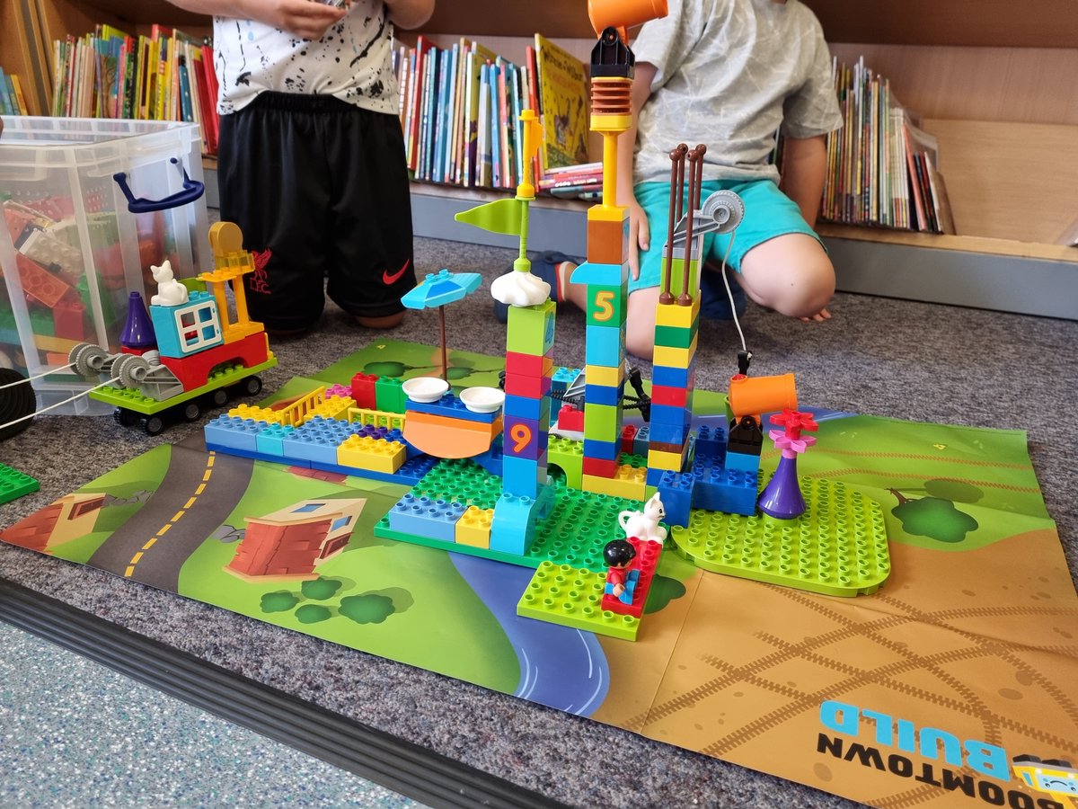 RhymneyLibrary's tweet photo. A huge thank you to @EESWSTEMCymru for our #Lego Event yesterday! The children loved it! #LoveLibraries #STEMCymru #SummerOfFun
🏗️🧠☀️
Diolch yn fawr i @EESWSTEMCymru am ein Digwyddiad #Lego ddoe! Roedd y plant wrth eu bodd! #CaruLlyfrgelloedd #STEMCymru #HafOHwyl https://t.co/9GR7QQzxAd