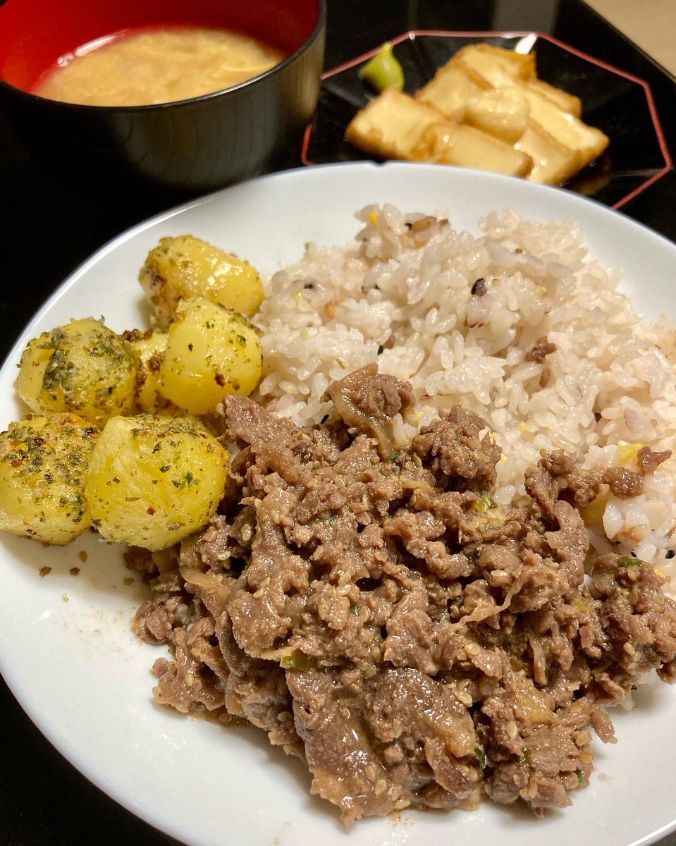 shippo0108's tweet photo. じゃがいもののり塩🥔
プルコギ🥓
厚揚げは魚焼きで😊
#おうちごはん 
#料理記録
#じゃがいも
#プルコギ
#美味しいご飯 https://t.co/SjsACR4rtD