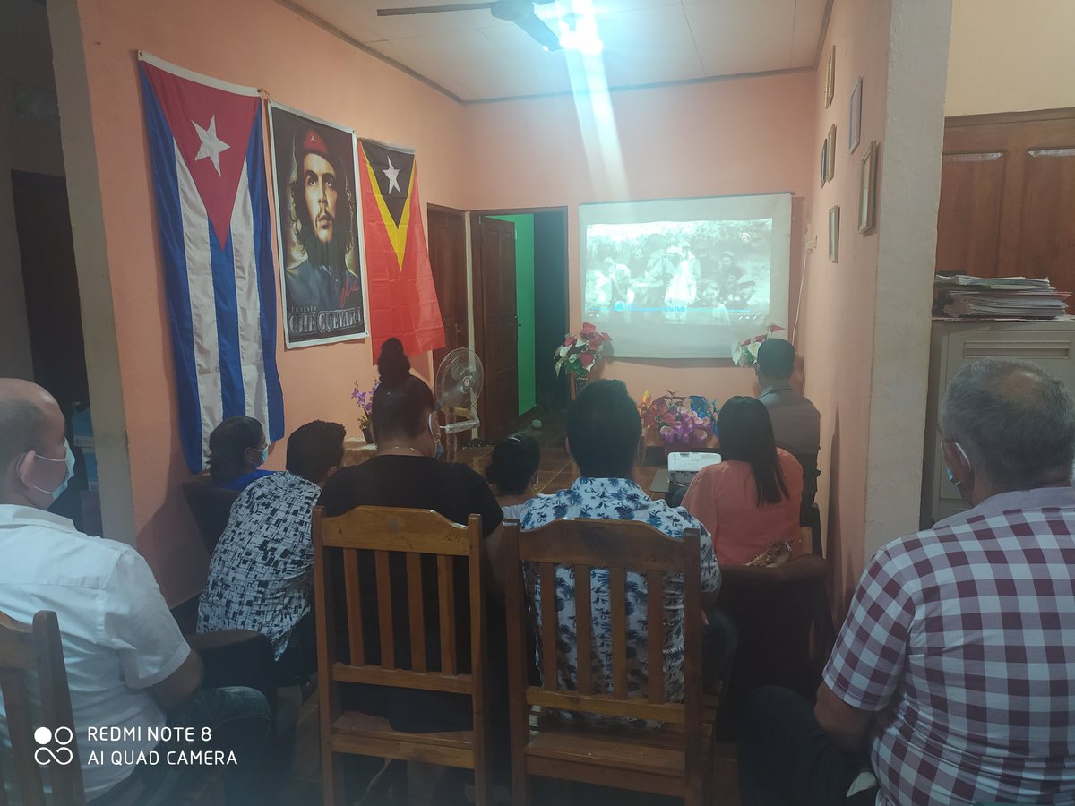 Nuestros compañeros de trabajo nos sorprenden con emotiva actividad por el #Aniversario62 #CubaCoopera #MujeresEnRevolución @FMC_Cuba @TeresaBou @OsmaydaFMC @PresidenciaCuba @MINSAPCuba @embacubatimor1 @unidad_central @PardoRegla @japortalmiranda @TaniaMCruzHdez