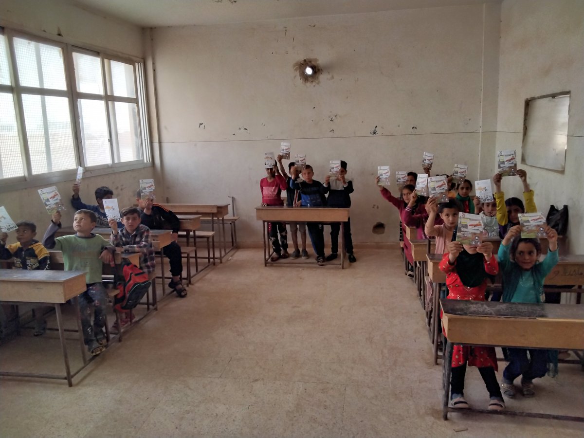 rojcp_sy's tweet photo. 41 جلسة توعية و 551مستفيد من جلسات توعية من الألغام ومخلفات الحرب في ريفي الحسكة وديرالزور في شهر تموز (يوليو )
التوعية من مخاطر الألغام والمخلفات الحربية مستمرة إلى أن تصبح المناطق الخطرة آمنة
#Roj_Mine_Contorl_Organization
#safe_steps_to_save_future
#mine_action
#RMCO https://t.co/EpxJ0Dpa5R
