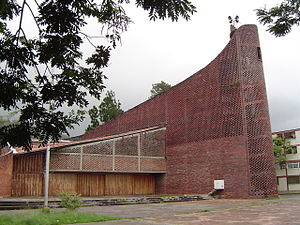 Abejaarr's tweet photo. #23Agosto Lamentamos informar que a los 94 años el arquitecto tachirense #FrutoVivas ha fallecido. El maestro deja una impresionante estela de obras en todo el territorio nacional y tachirense que siempre permitiran  recordarlo. #QEPD @UNEToficial @RectoradoUNET @UnetArq https://t.co/AoH4pW4NyB