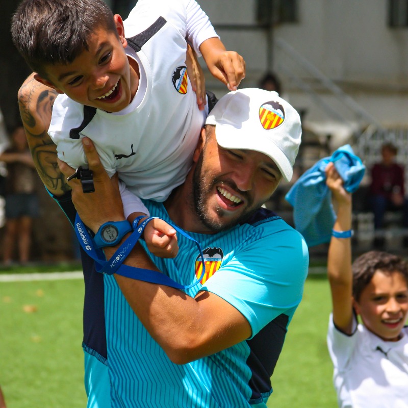 Academia_VCF's tweet photo. Una experiencia valencianista a cielo abierto en Venezuela 🇻🇪

Más de 300 niños y niñas disfrutaron en Caracas del VCF Soccer Camp 🔝

#ADNVCF | @PariaSport