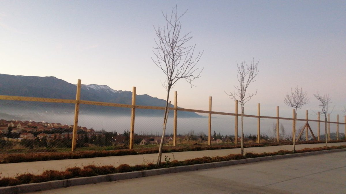 DETARDON's tweet photo. @T13 vista desde Lo Barnechea hacia el valle de Santiago 🥰 https://t.co/rOMVTQOn5s