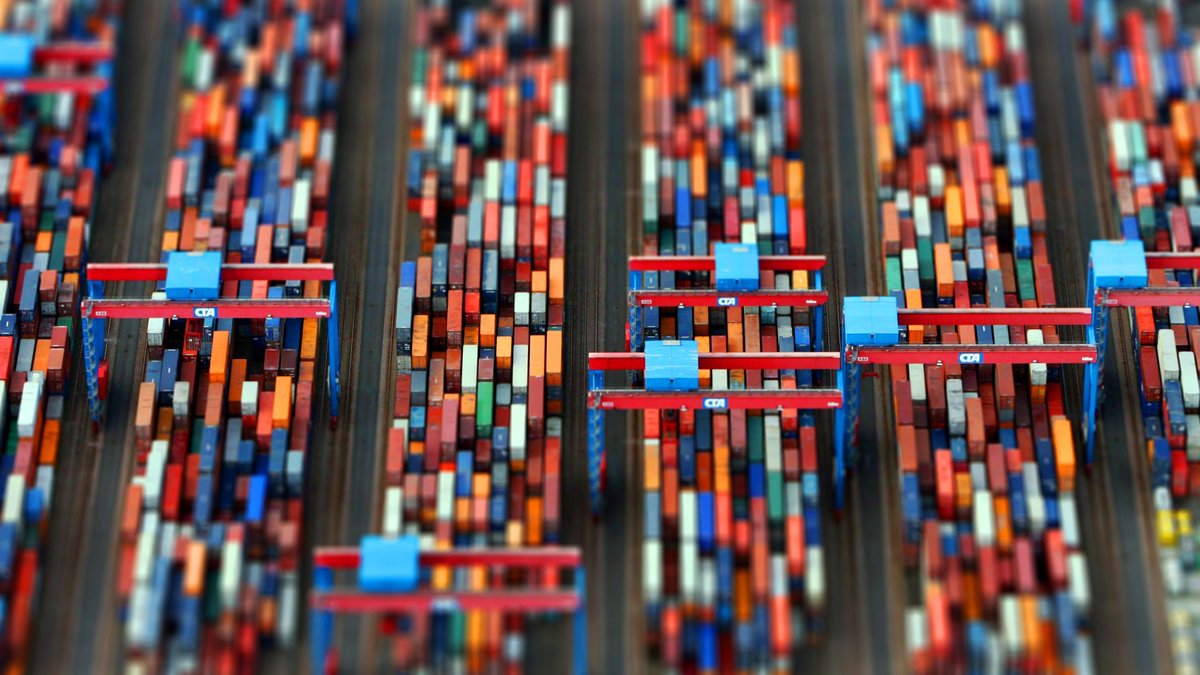 tradelens_'s tweet photo. 4 reasons to adopt TradeLens #eBL:
✔️ #Security &amp; #Transparency
✔️ A streamlined process
✔️ Cost efficiency
✔️ Access to #secure #digital #ecosystem

Click to find out more on how our solution empowers essential players in the #globalmaritime ecosystem.

https://t.co/K7WE03kqTI https://t.co/j9Vkv0nkwm