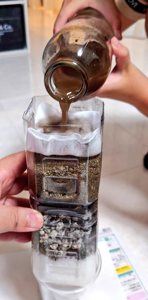 頑張って作ったろ過装置よりも、ティッシュペーパーのほうがきれいにろ過できちゃったｗ