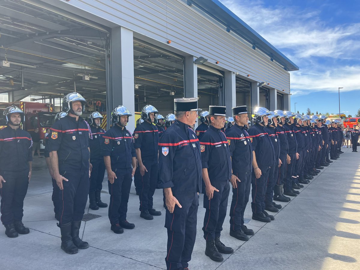 PompiersHerault's tweet photo. #Cérémonie|| Aujourd’hui les #SapeursPompiers de l’#Hérault du CSP de @villedesete se retrouvent pour fêter la Saint Louis 2022 en présence d’Emmanuelle Darmon Sous-Préfète des élus des familles des invités Remise de #Médailles de grades Félicitations aux récipiendaires https://t.co/4rJRvgmes8
