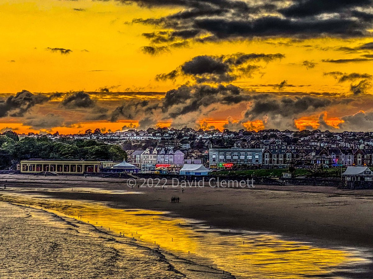 Sunset from Barry Island .<a href="/Barrybados/">#Barrybados</a> <a href="/Barry_TC/">Barry Town Council</a> <a href="/_BARRYISLAND_/">Barry Island ❤🏴󠁧󠁢󠁷󠁬󠁳󠁿❤ #BarryIsland</a> <a href="/WalesPhotos/">Wales Photos</a> <a href="/WelshWalks/">Walks Around Wales</a> <a href="/ItsYourWales/">It's Your Wales</a> <a href="/WearetheVale/">We are the Vale</a> <a href="/ukbeachdays/">UK Beach Days</a> <a href="/BeachHutBarry/">The Beach Hut</a> <a href="/visitthevale/">Visit the Vale</a> #sea #seascape