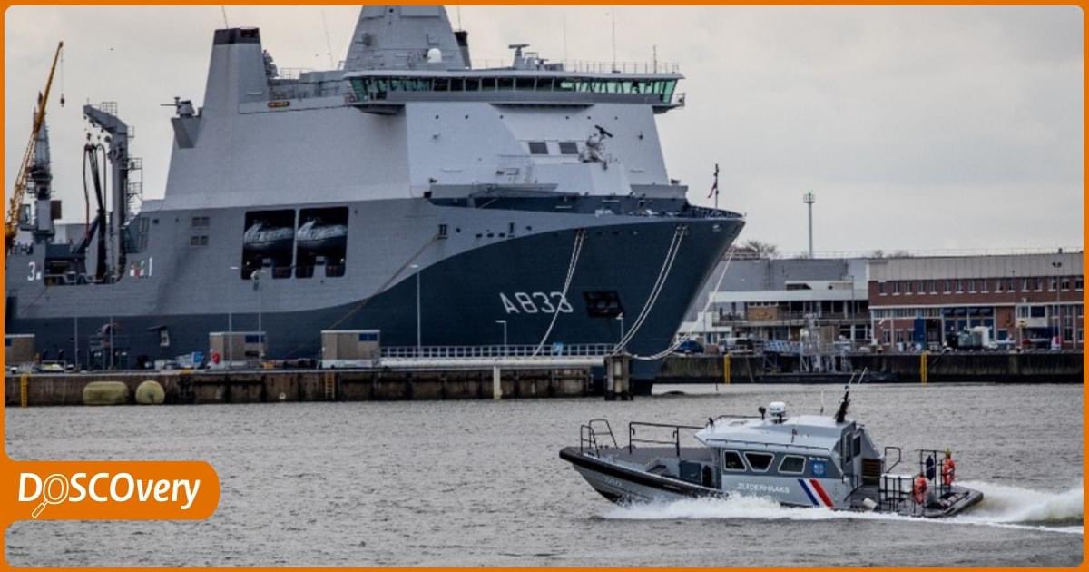 LtGenbdVerbeek's tweet photo. Hoe wordt militairterrein beveiligd vanaf het water? De Defensie Bewakings-en Beveiligingsorganisatie #DOSCO #DBBO in Den Helder ondersteunt de krijgsmacht te water met het bewaken en beveiligen van de aangrenzende wateren aan het Defensieterrein van de Nieuwe Haven. @kon_marine https://t.co/Dc5q56RJnj
