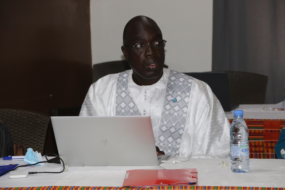 FAOSenegal's tweet photo. #HappeningNow

💊Atelier de formation des femmes-vétérinaires sur la biosécurité, biosûreté &amp; résistance aux antimicrobiens

🧑🏿‍🔬La @FAOSenegal intervient à travers son Centre d'urgence pour la lutte contre les maladies animales transfrontières #FAOECTAD

#UneSeuleSanté #OneHealth https://t.co/bPgvJUiDG0