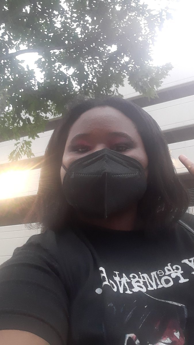 orbitalace's tweet photo. #LOONAinATL #LOONAinAtlanta 

WE'RE HERE!!! come get a goodie bag(3$) or a mask (free) thanks to the @orbitscandoit project!!! Im towards the back of the current line and so excited to see everyone!!! 

PS. I will also be selling photocards!!!! https://t.co/FwA79R5uYY