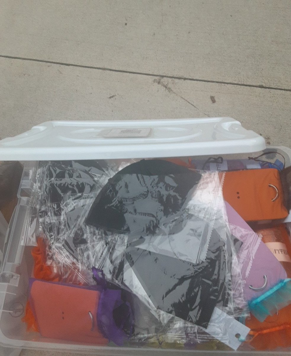 orbitalace's tweet photo. #LOONAinATL #LOONAinAtlanta 

WE'RE HERE!!! come get a goodie bag(3$) or a mask (free) thanks to the @orbitscandoit project!!! Im towards the back of the current line and so excited to see everyone!!! 

PS. I will also be selling photocards!!!! https://t.co/FwA79R5uYY