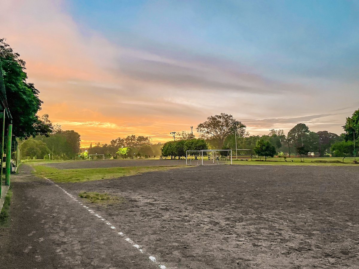 ¡Buenos días familia tecleña! 

Iniciamos el día con un bonito amanecer en nuestro parque El Cafetalón. ⛅️

#ITD