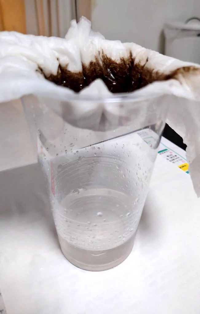 頑張って作ったろ過装置よりも、ティッシュペーパーのほうがきれいにろ過できちゃったｗ