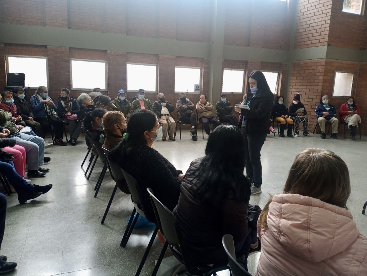SubRedSurOcci's tweet photo. 👉🏼🧓🏽👵🏻✨En el #MesMayor, nuestra Política Pública de Envejecimiento y Vejez realizó un circuito de la salud en el Centro Día Amaru, en Fontibón, donde brindamos asesorías en asignación de citas, mecanismos de participación y fortalecimiento en deberes y derechos. 📝 https://t.co/fnzQ5WfKV7