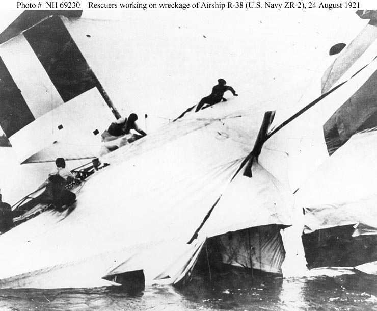 BritishHistorym's tweet photo. #otd 23 August 1921 β British airship R-38 experiences structural failure over Hull in England and crashes in the Humber Estuary. Of her 49 British and American training crew, only four survive.
#lestweforget #britishhistory #d23aug #airship #hull https://t.co/a0J6Bqhlde