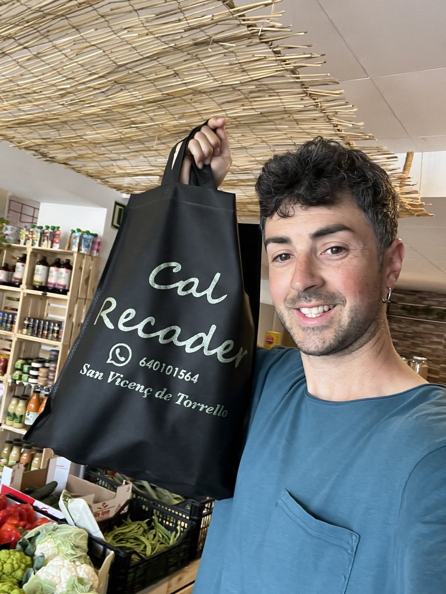 esibina's tweet photo. Avui a Sant Vicenç estem de celebració, sumem un nou establiment! L’antic Can Villegas deixa pas al nou comerç de proximitat “Cal Recader” Cal donar vida al comerç, ara és el torn dels veïns i veïnes. Molta sort i encerts en aquesta nova aventura, gràcies per escollir Sant Vicenç https://t.co/hLnUNW5gQf